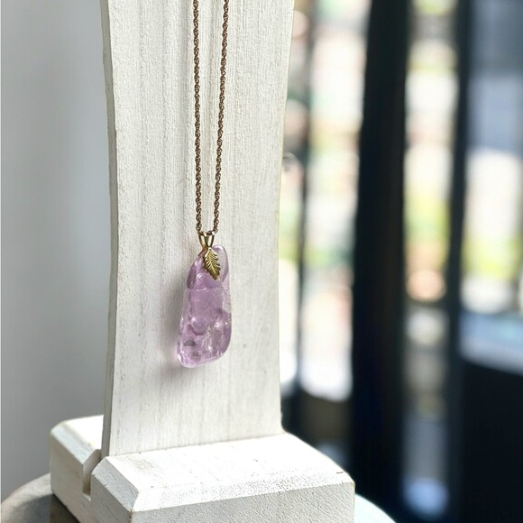 Avon & Amethyst Gold Tone Necklace Leaf - Picture 5 of 10